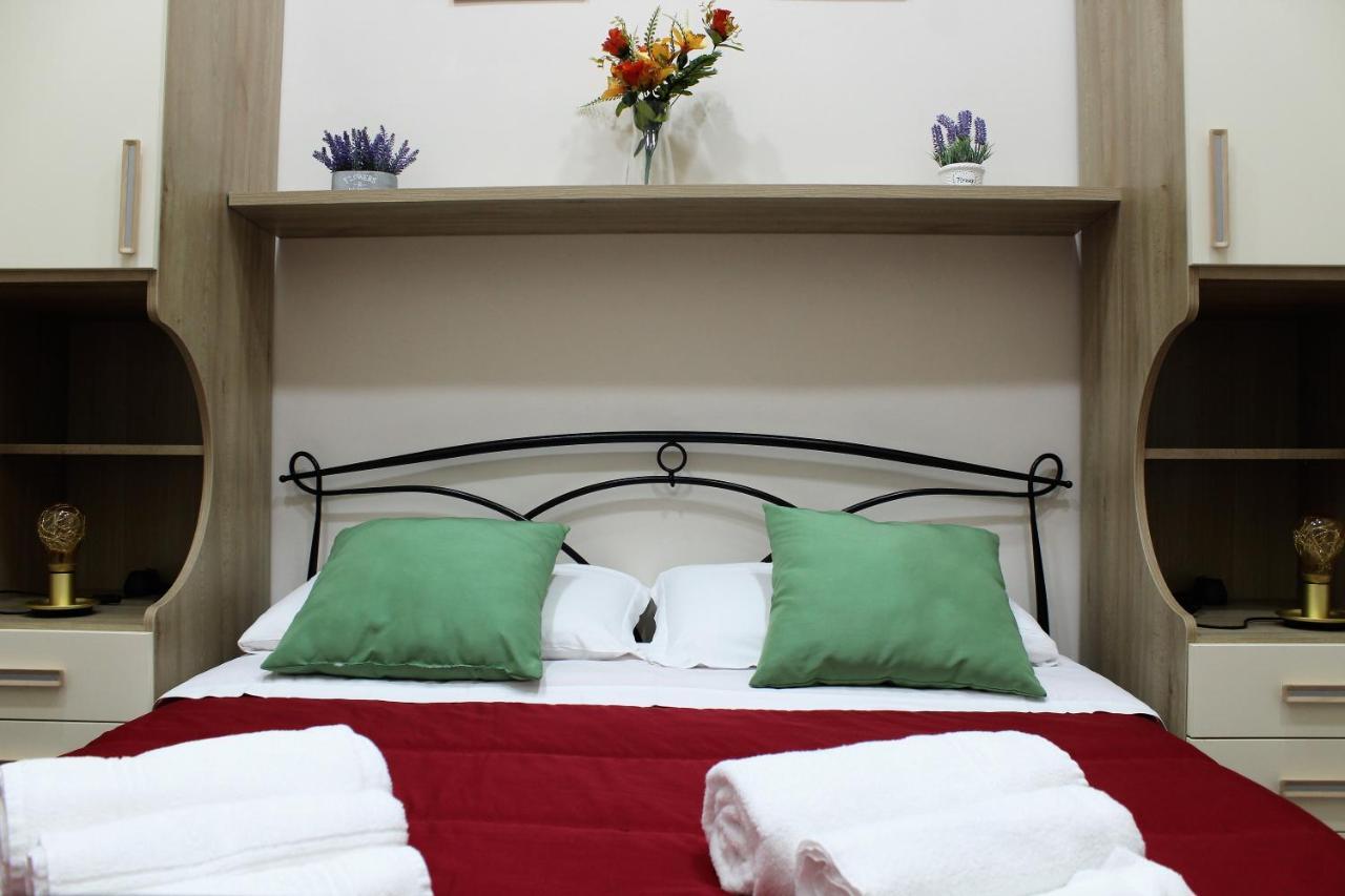 Essenza Di Napoli Bed & Breakfast Bagian luar foto