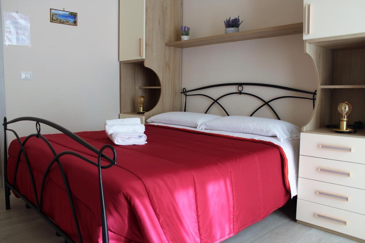 Essenza Di Napoli Bed & Breakfast Bagian luar foto